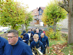 Allerseelen mit Segnung der Gräber auf dem Friedhof in Naumburg (© Karl-Franz Thiede)